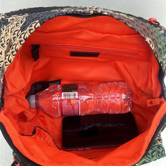 New GUESS Geometric Patterned Crossbody Bag/Belt Bag - Picture 7 of 15